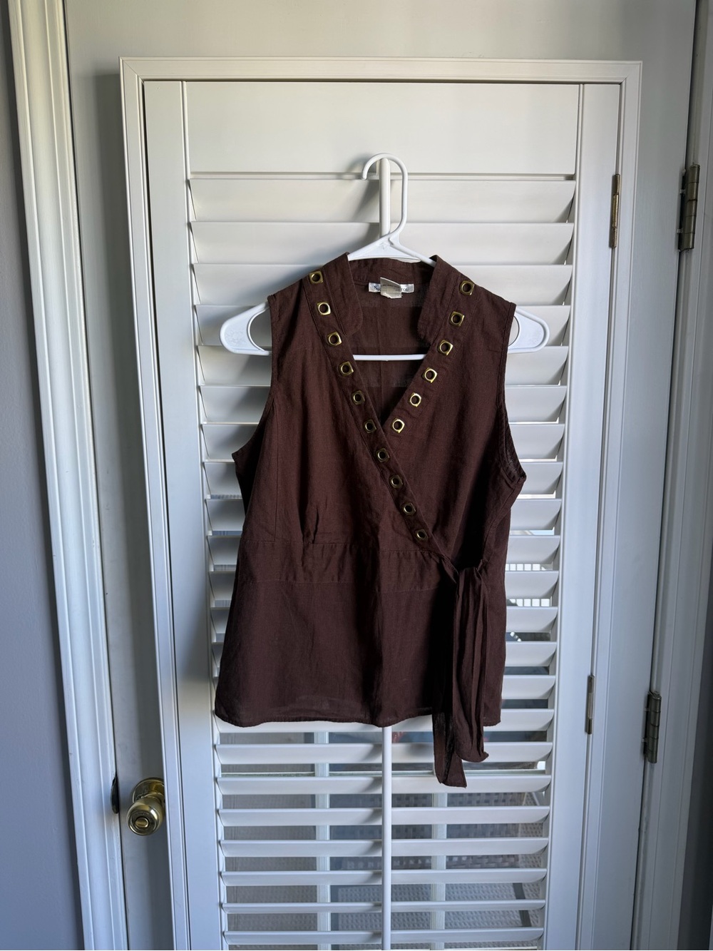 Susan Bristol linen brown grommet detailed tank top with side wrap medium